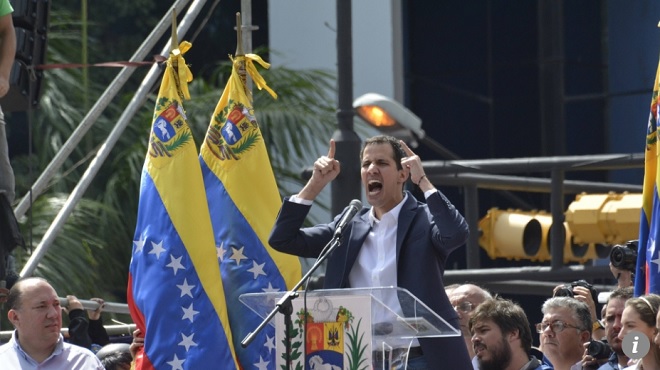 Tổng thống Venezuela thứ hai bất ngờ tái xuất trên đường phố - 1