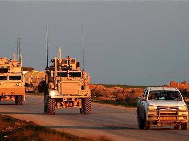 Mỹ điều 250 xe chở đầy vũ khí tiến vào miền Bắc Syria