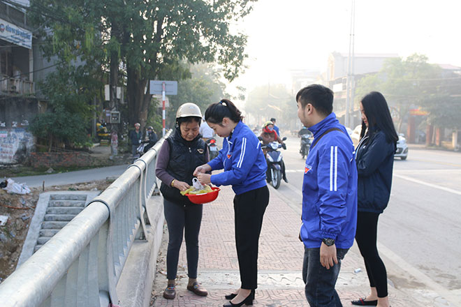 Ngày ông Táo về trời, “ngả mũ” thán phục hành động này của các bạn trẻ - 11