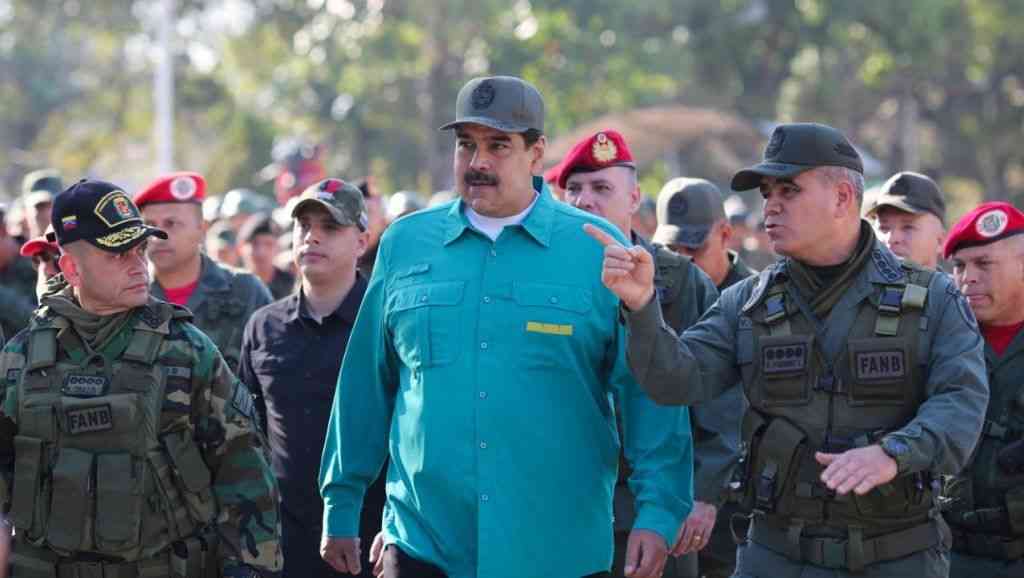 Thêm một quan chức Venezuela phản bội Tổng thống Maduro - 4