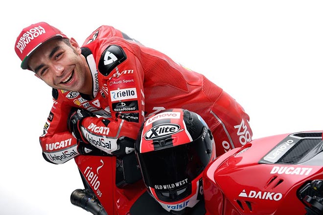 Đua xe MotoGP: Ducati theo chân Ferrari ra mắt &#34;chiến mã mới&#34; - 4