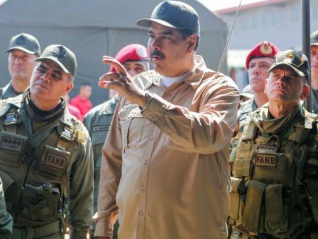 Vì sao quân đội Venezuela tiếp tục ủng hộ ông Maduro?