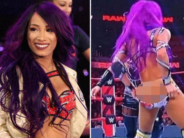Hoảng hốt: Đả nữ WWE diện đồ quá mỏng 2 lần bị đánh tuột quần