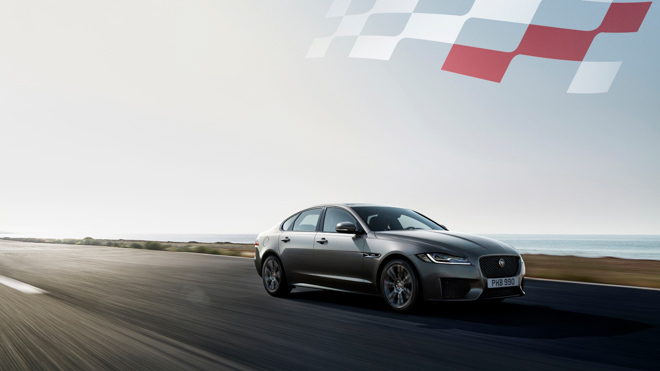 Sedan hạng sang Jaguar XF thêm phiên bản thể thao Chequered Flag Edition - 1