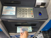 Kinh doanh - Sẽ xử phạt ngân hàng để máy ATM hết tiền, không hoạt động