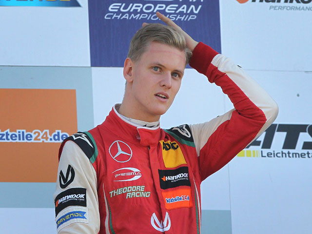 Đua xe F1: Con trai Schumacher bất ngờ theo chân cha gia nhập Ferrari