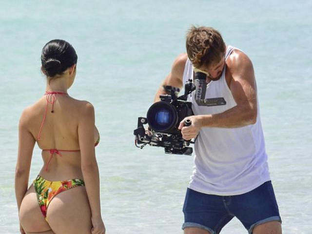 Ảnh hậu trường bikini chụp lén nóng bỏng của nấm lùn xinh nhất nước Anh