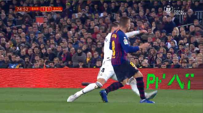 &#34;Ông trùm&#34; Ramos may mắn thoát thẻ đỏ, hóa người hùng &#34;cứu&#34; Barca - 2