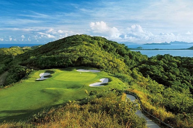 Tuy nhiên, một nơi của đảo Canouan vẫn còn giữ nguyên, đó là sân golf thiết kế bởi Jim Fazio.