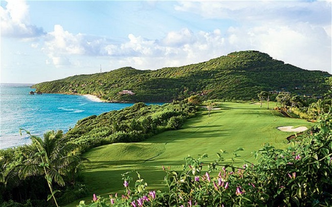 Sân golf này thuộc về Câu lạc bộ Golf Quốc tế Trump, và hiện vẫn là nơi đẹp nhất của quần đảo Grenadines.