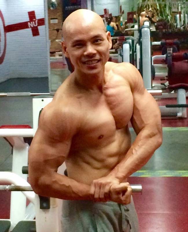 Phan Đinh Tùng rất nghiện thể thao đặc biệt là các bộ môn vận động mạnh và phát triển cơ. Tập gym là phương pháp chính giúp anh sở hữu thân hình cuồn cuộn cơ bắp.