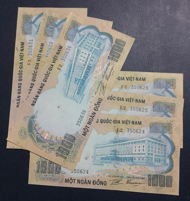 Năm 1985, trước những diễn biến phức tạp của nền kinh tế, ngân hàng Quốc gia Việt Nam ban hành các loại tiền mệnh giá lớn hơn là 10 đồng, 20 đồng và 50 đồng.