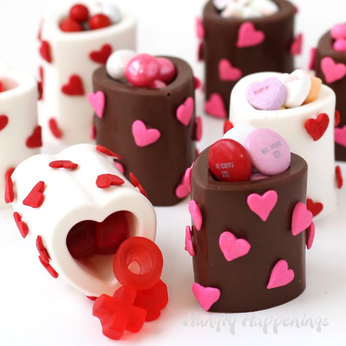 VIDEO: Cách làm socola Valentine đẹp mê hồn tặng người ấy &#34;dễ hơn ăn kẹo&#34; - 1