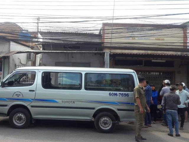 Bé gái gào khóc bên thi thể đôi nam nữ trong phòng trọ