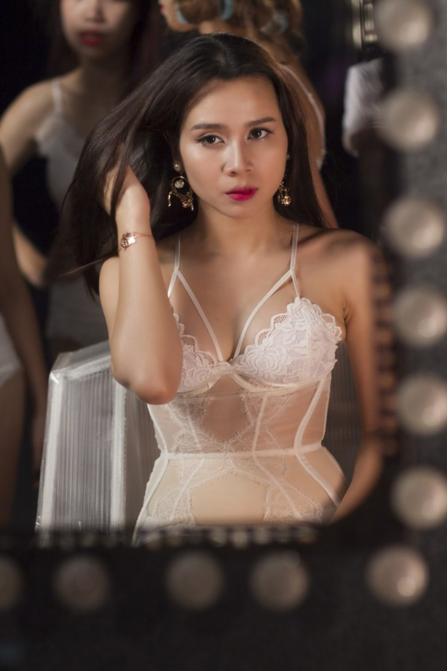 Lưu Hương Giang cũng là một trong những người đẹp bước vào năm tuổi - năm 2019. Bà xã của nhạc sĩ Hồ Hoài Anh được khen ngày một quyến rũ, đằm thắm.