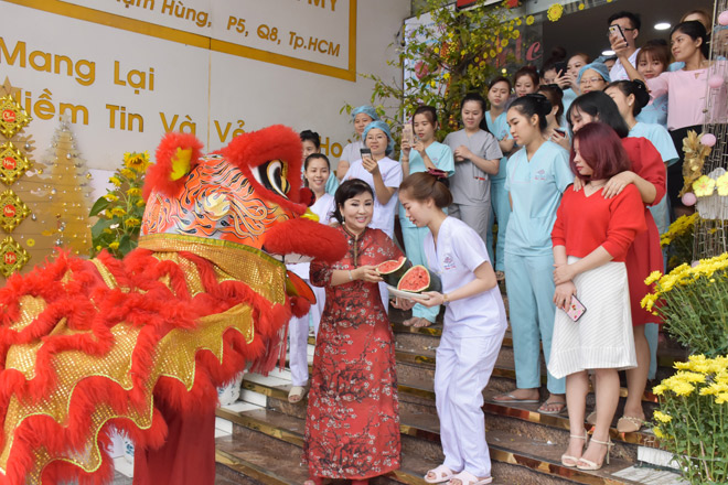 Bệnh viện Thẩm mỹ Ngọc Phú tưng bừng khai xuân hái lộc đầu năm - 1