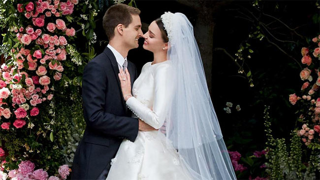 Miranda Kerr kết hôn với chồng tỷ phú trẻ hơn 7 tuổi vào năm 2018.