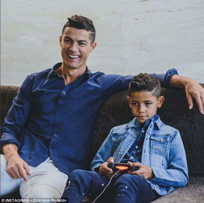 &#34;Hổ phụ sinh hổ tử&#34;: Con trai Ronaldo ghi 58 bàn sau 23 trận cho Juventus - 1