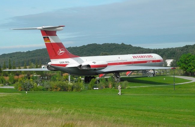 IL-62 trở nên phổ biến và vượt ra ngoài biên giới Liên Xô và đồng minh. Air France, Japan Airlines và KLM Royal Dutch Airlines cũng nằm trong số các nhà vận hành máy bay này.
