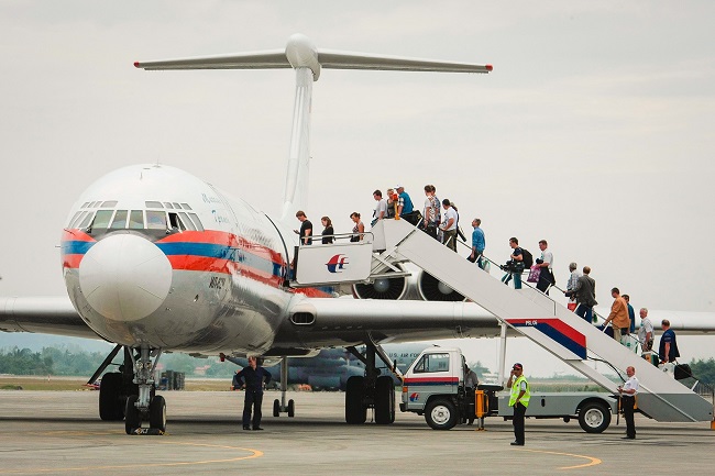 Ngày nay, hầu hết các nhà khai thác IL-62 trên thế giới đã ngừng sử dụng nó trong vận chuyển hành khách thương mại. Tuy nhiên, chiếc máy bay này vẫn đang được bộ quốc phòng Nga và EMERCOM sử dụng. Bên cạnh đó, vẫn có những trường hợp như tại Sudan, quốc gia này vẫn sử dụng để chở các thành viên chính phủ.
