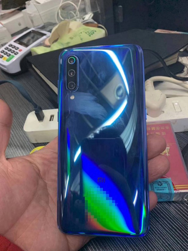 Xiaomi Mi 9 lộ ảnh thực tế đẹp rụng rời - 1