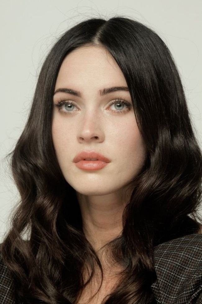 Dù đã qua 3 lần sinh nở nhưng&nbsp;Megan Fox&nbsp;vẫn luôn là một trong những mỹ nhân hấp dẫn nhất Hollywood. Hơn 10 năm trước&nbsp;Megan Fox&nbsp;nổi lên từ &#34;Transformers&#34;&nbsp;như một đả nữ quyến rũ của thời đại mới, đe dọa sẽ thế chỗ&nbsp;Angelina Jolie​.