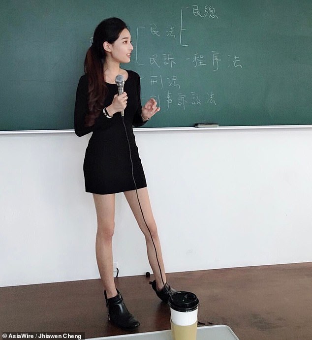 &#34;Nữ giảng viên hấp dẫn nhất Đài Loan&#34; khiến dân mạng chao đảo - 1