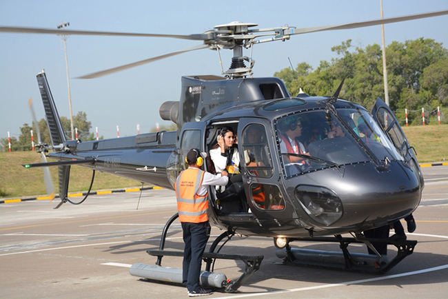 Năm 2018, Phan Thị Mơ tiếp tục gây chú ý khi có chuyến du lịch, tận hưởng các dịch vụ xa xỉ ở Trung Đông. Cô thuê trực thăng để dạo quanh thành phố Dubai trong 22 phút với giá khoảng 350 USD (khoảng 8 triệu đồng) mỗi người.