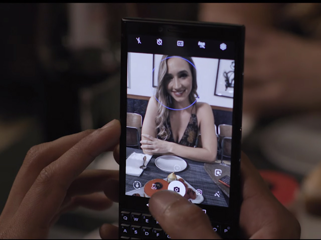 “Dâu Đen” tung quảng cáo ngọt lịm cho BlackBerry Key 2