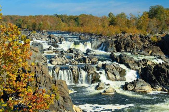 16. Great Falls, Virginia:&nbsp;Great Falls gần công viên Great Falls nhìn ra sông Potomac. Thị trấn đã tụt 2 bậc so với năm ngoái và thu nhập trung bình hộ gia đình là 309.599 USD &#40;~7,19 tỷ đồng&#41;.