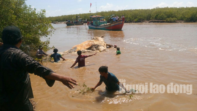 Nóng 24h qua: Đôi nam nữ “Linh tinh tình phộc” trong miếu Đụ Đị lúc nửa đêm - 4