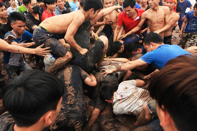 &#34;Vỡ trận&#34; sớm, cướp phết Hiền Quan 2019 bị &#34;tuýt còi&#34; - 2