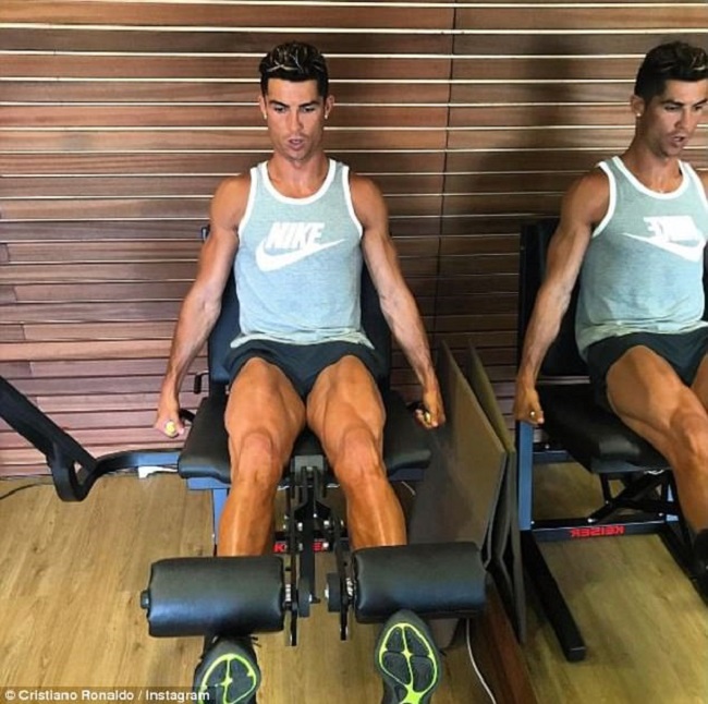 Ngoài ra, CR7 còn yêu cầu bản thân ngủ ít nhất 8 tiếng một ngày để đảm bảo thể lực và khối cơ bắp đồ sộ.&nbsp;