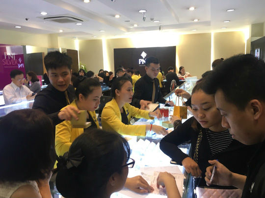 Giá vàng SJC tăng, những người mua vàng ngày Thần Tài vẫn lỗ nặng - 1