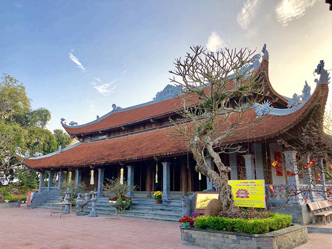 Đầu năm về Bạch Đằng Giang thăm ngôi chùa với cây thị ngàn năm tuổi - 1