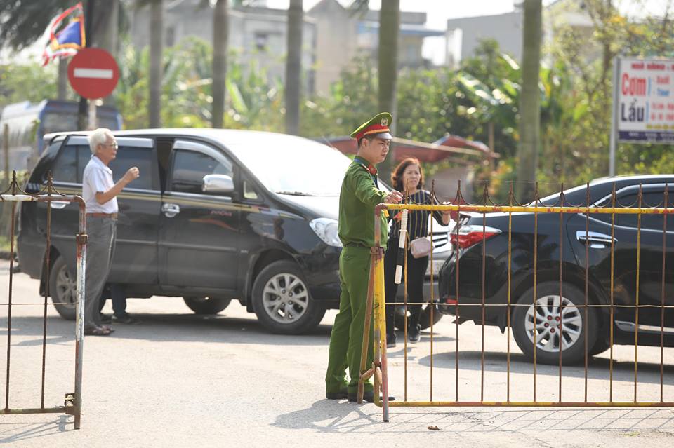 Phương tiện nào bị cấm lưu thông qua đền Trần vào giờ khai ấn? - 5