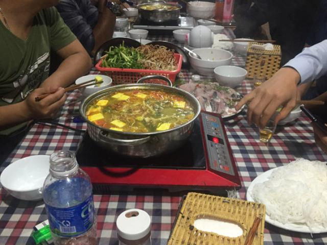 Nhà hàng, quán ăn nườm nượp khách ngày khai ấn đền Trần