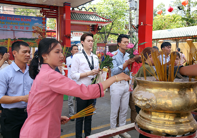 Lễ hội “có một không hai”: Chạy ra đường “năn nỉ” khách uống nước miễn phí - 14