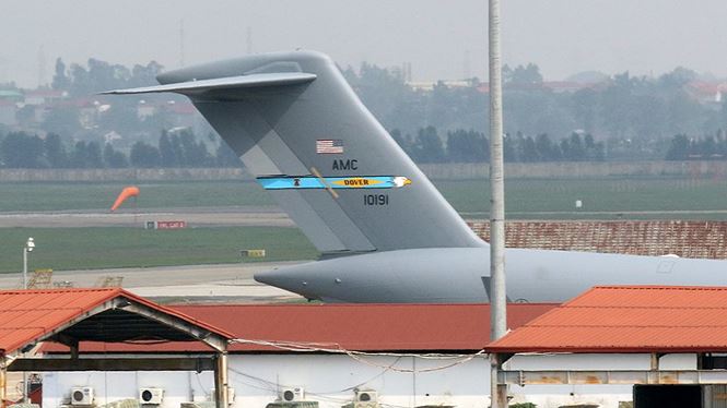 &#39;Ngựa thồ&#39; C-17 chở trực thăng của Tổng thống Mỹ đáp xuống Nội Bài - 9