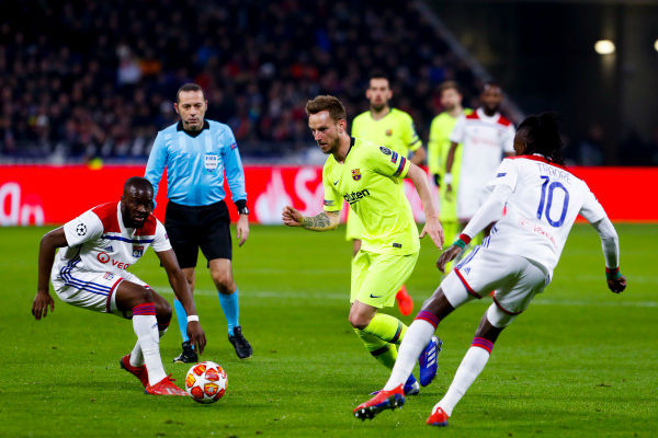 Chi tiết Lyon - Barcelona: Khung thành xa xăm (KT) - 8