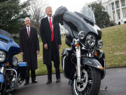 Thế giới xe - Tổng thống Donald Trump “đe nẹt” huyền thoại Harley-Davidson