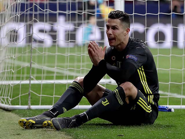 Ronaldo chắp tay ”vái lạy” Atletico, Man City ngược dòng “thần thánh”