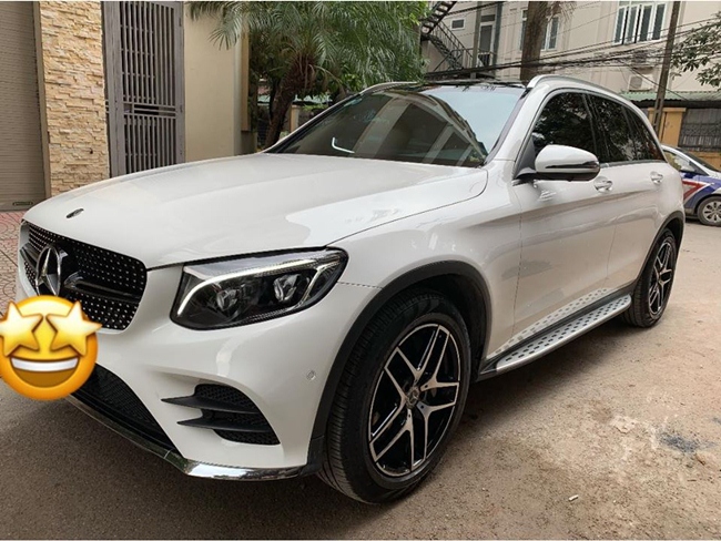 Cuối năm 2018, nam diễn viên rao bán chiếc xe Mercedes-Benz GLC300 màu trắng để &#34;dọn đường&#34; sắm xe mới.