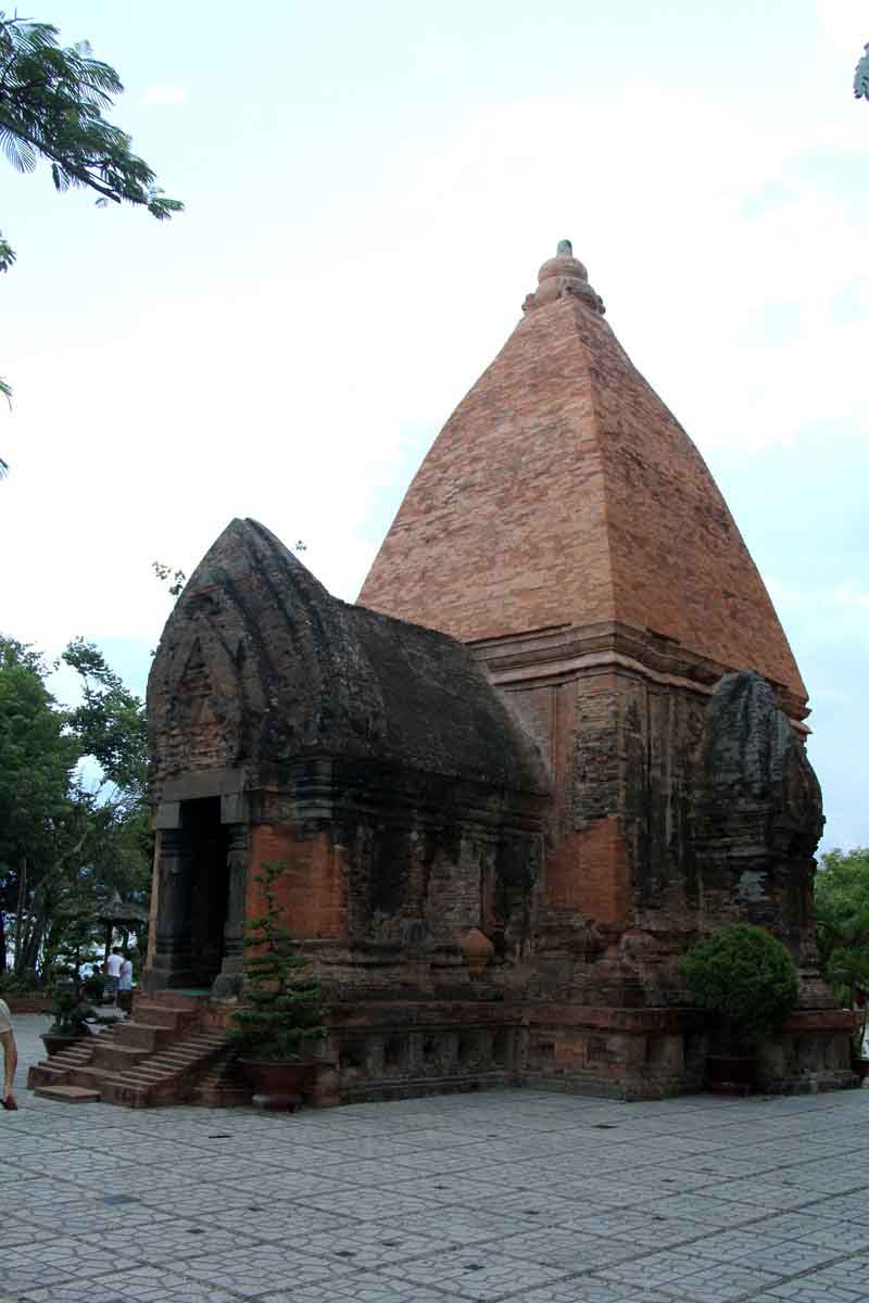 Tháp bà Ponagar - kiến trúc Chăm cổ kính ngay thành phố Nha Trang - 5