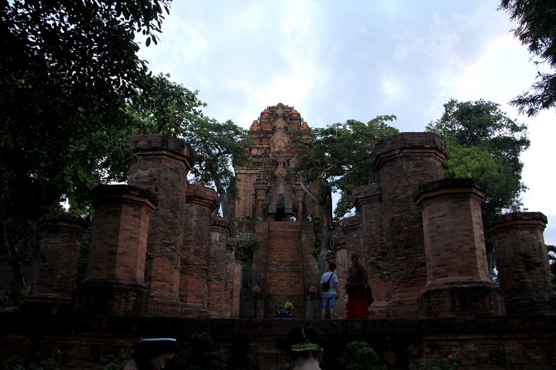 Tháp bà Ponagar - kiến trúc Chăm cổ kính ngay thành phố Nha Trang - 7