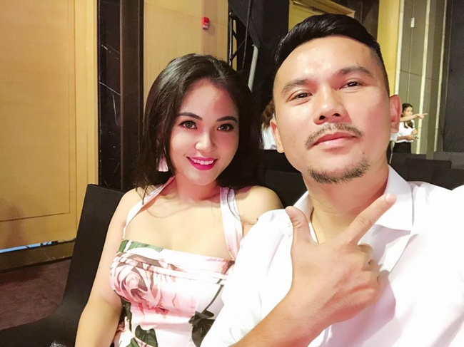 Tú Dưa từng trải qua 2 cuộc hôn nhân đổ vỡ. Hiện tại, anh có tổ ấm hạnh phúc bên người vợ thứ ba - ca sĩ Lam Trang.