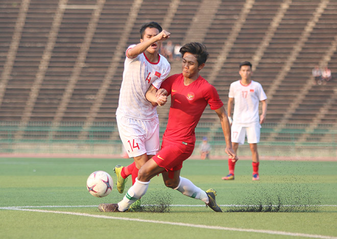 Indonesia “đấu võ” trên sân, U22 Việt Nam bị trọng tài từ chối cơ hội ghi bàn - 11