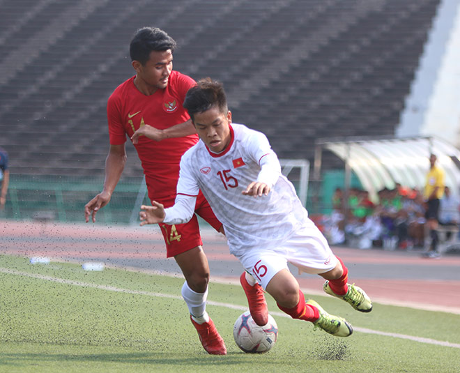 Indonesia “đấu võ” trên sân, U22 Việt Nam bị trọng tài từ chối cơ hội ghi bàn - 3