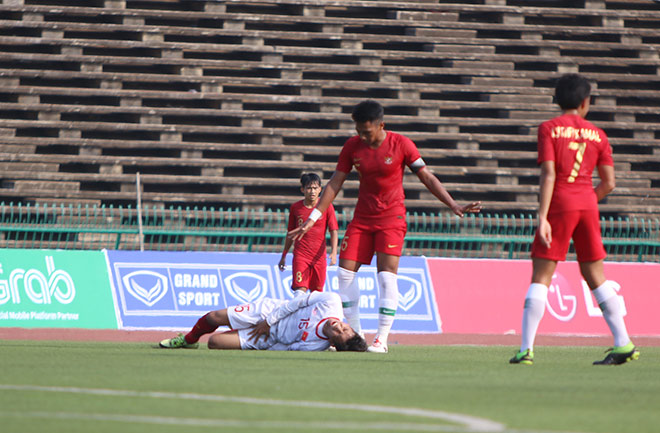 Indonesia “đấu võ” trên sân, U22 Việt Nam bị trọng tài từ chối cơ hội ghi bàn - 4