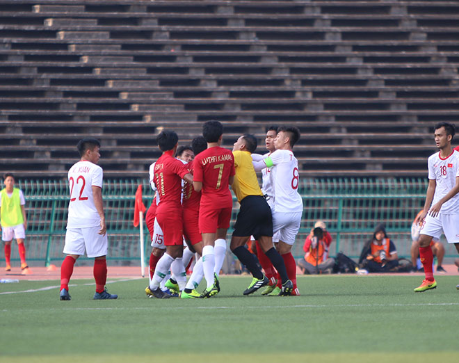 Indonesia “đấu võ” trên sân, U22 Việt Nam bị trọng tài từ chối cơ hội ghi bàn - 6